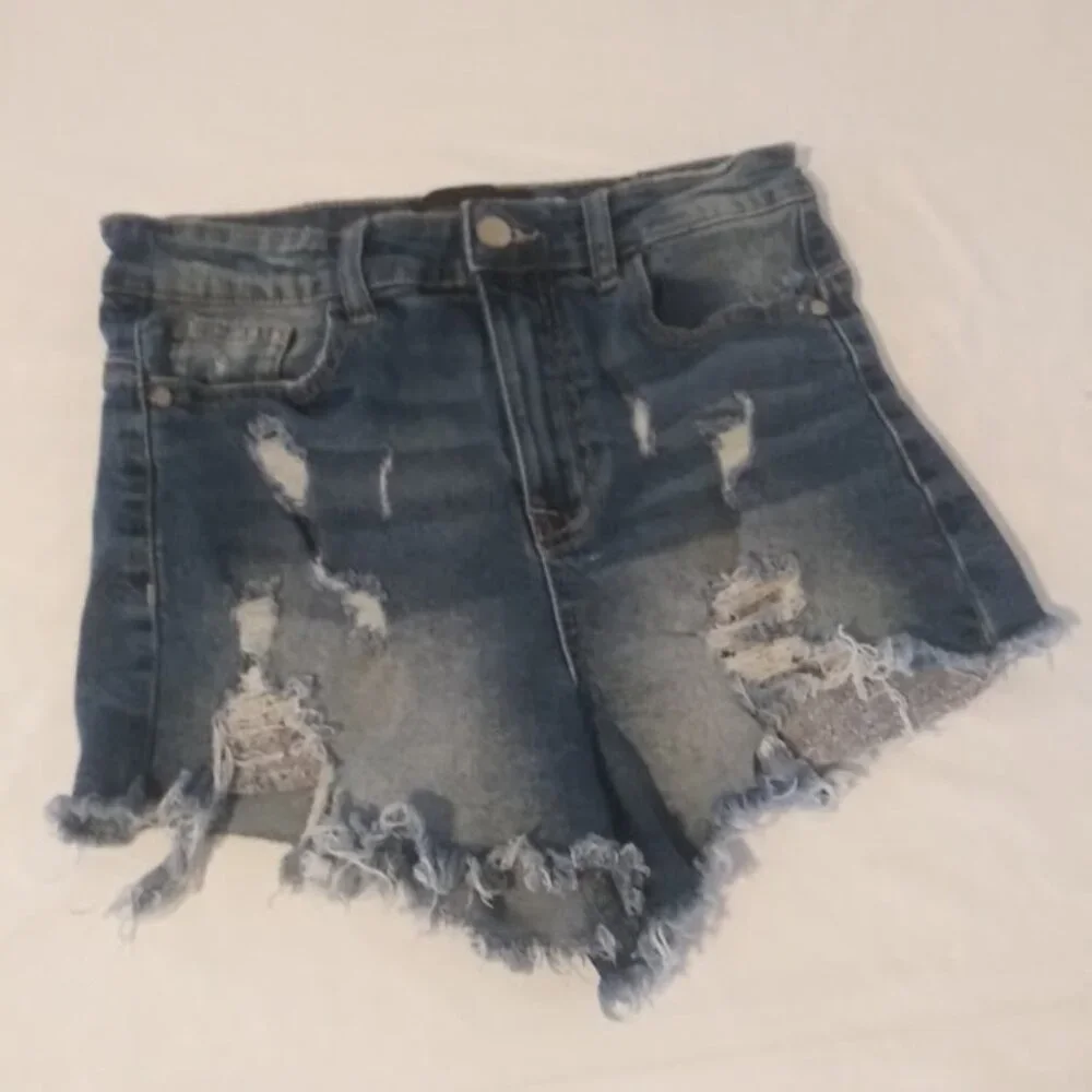 Kendall & Kyle women's junior's size 5/27 distressed high rise shorts